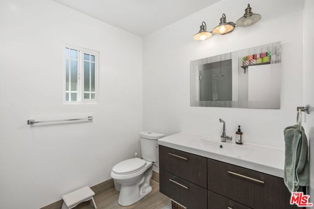 4139 Camero Avenue, Los Angeles CA: https://media.crmls.org/mediaz/9d481e63-3ecb-4432-a8d7-f94eeee14d24.jpg