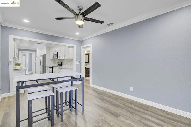2419 Linden St, Oakland CA: https://media.crmls.org/mediaz/9d48ab8d-9652-43b5-b585-57478261e0f1.jpg
