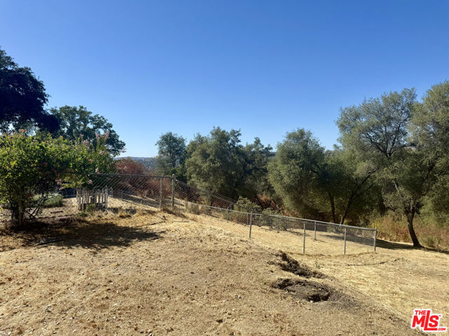 31229 Rolling Meadow Court, Coarsegold CA: https://media.crmls.org/mediaz/9d4969e2-cfc9-4746-a274-3d19df2f100c.jpg