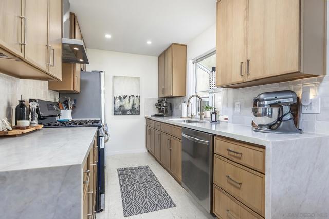 3845 Groton St, San Diego CA: https://media.crmls.org/mediaz/9d49832d-4395-46b6-a599-73a4face1b47.jpg