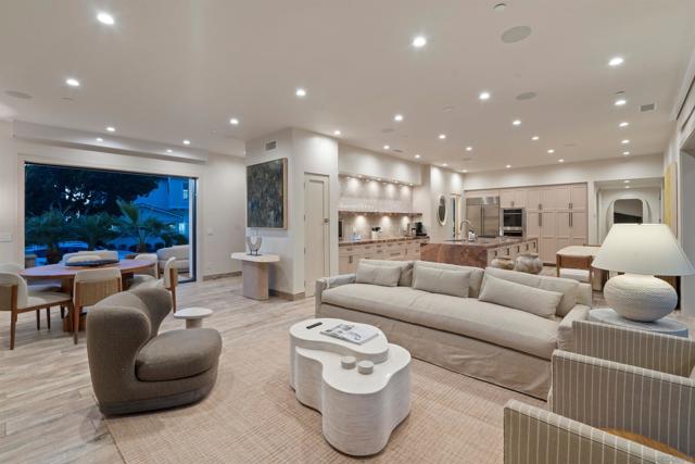 8477 El Paseo Grande, La Jolla CA: https://media.crmls.org/mediaz/9d49ec35-2ad5-4cef-8478-9bae2556080c.jpg