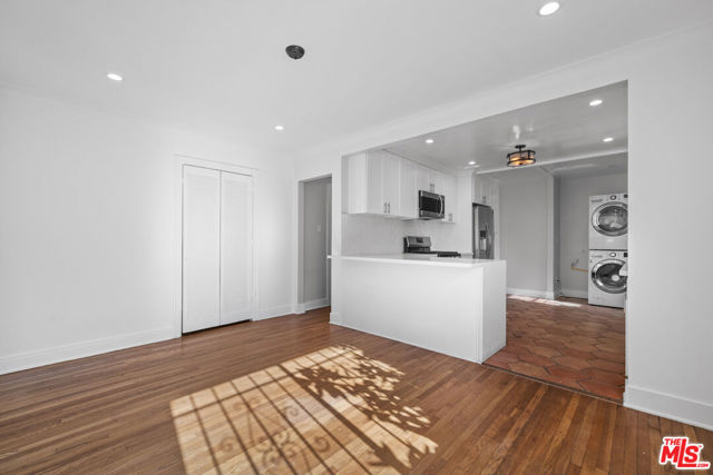 2826 Somerset Drive, Los Angeles CA: https://media.crmls.org/mediaz/9d4a10d8-e4a9-489b-a31d-9922bd319c39.jpg