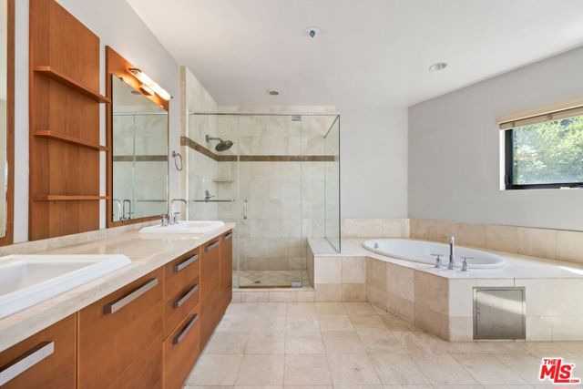 8788 Shoreham Drive, West Hollywood CA: https://media.crmls.org/mediaz/9d4a19f9-7a6a-434d-9136-50351d1fb1f0.jpg
