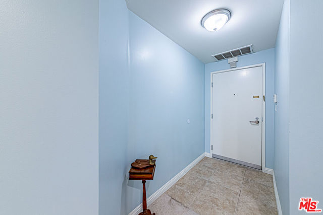 620 S Gramercy Place, Los Angeles CA: https://media.crmls.org/mediaz/9d4acf4f-1ade-4369-931f-69ff0e446ca0.jpg