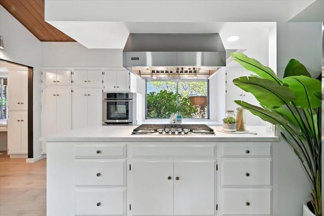 14582 Horseshoe Court, Saratoga CA: https://media.crmls.org/mediaz/9d4ba8b7-3c5e-4138-ae5f-d8f29c7e3d1b.jpg