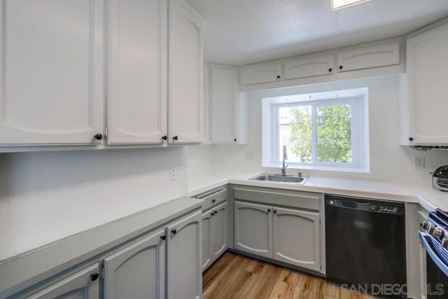1520 Granite Hills Dr, El Cajon CA: https://media.crmls.org/mediaz/9d4c0f99-7fd8-47df-b1ca-60e9f4097d23.jpg