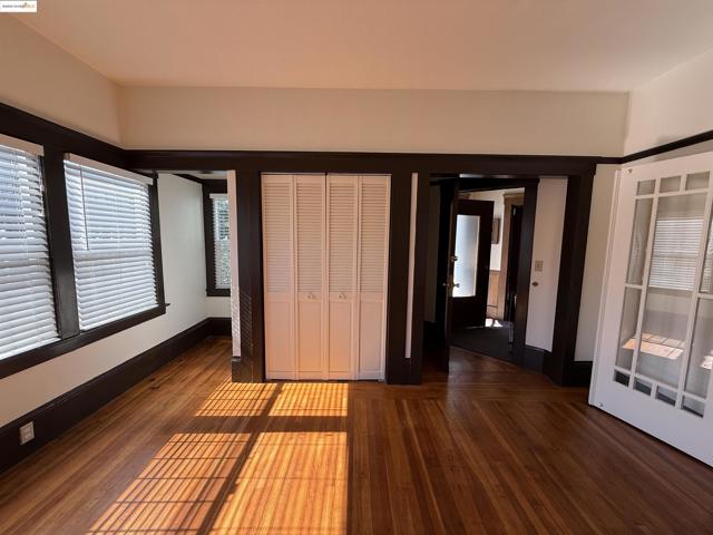 3999 Clarke, Oakland CA: https://media.crmls.org/mediaz/9d4cd554-f238-4363-bc80-949ca57dc296.jpg
