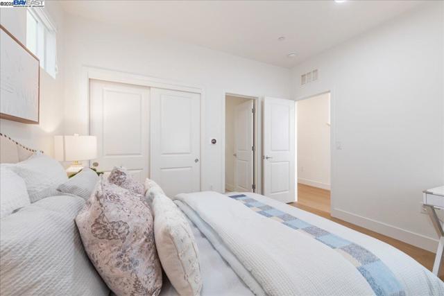 Image 22 of 39 For 2976 Stringham Way