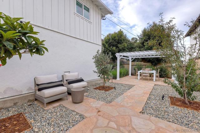 Image 36 of 43 For 3380 Trumbull St