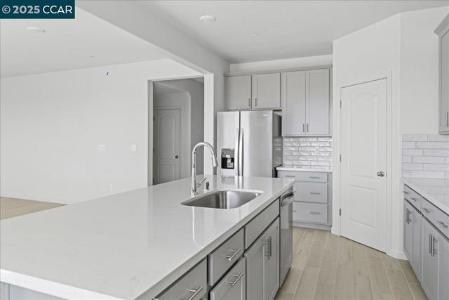 4207 Markovich Ct, Richmond CA: https://media.crmls.org/mediaz/9d4d584c-050a-4735-9e74-ed83cdf77480.jpg