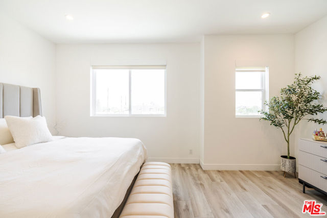 4912 S Centinela Avenue, Los Angeles CA: https://media.crmls.org/mediaz/9d4de5c2-07d4-471d-80ec-433a289de199.jpg