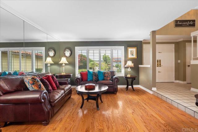 Detail Gallery Image 3 of 23 For 1943 Belmore Ct, El Cajon,  CA 92020 - 5 Beds | 2/1 Baths