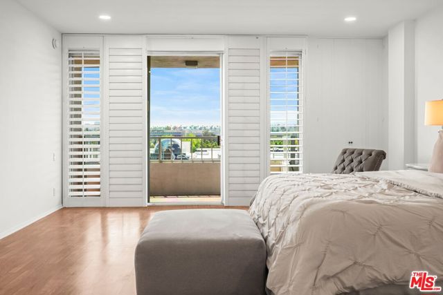 339 N Palm Drive, Beverly Hills CA: https://media.crmls.org/mediaz/9d4f7127-6265-4836-924c-908bd0526d6b.jpg