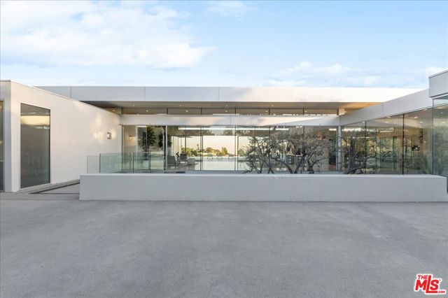 1620 Carla, Beverly Hills CA: https://media.crmls.org/mediaz/9d5022f8-c0ee-4d38-895e-0cf1d763881d.jpg