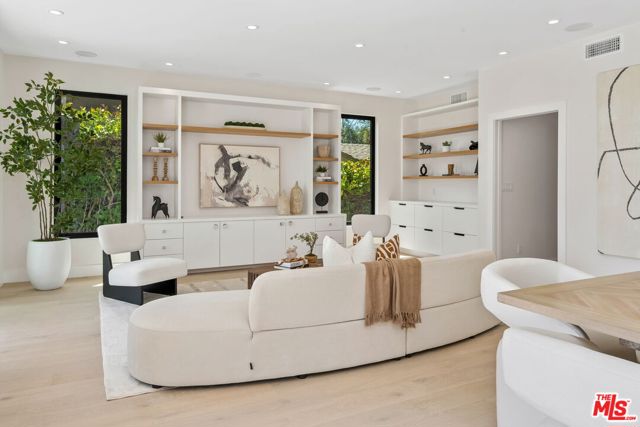 13048 Rose Avenue, Los Angeles CA: https://media.crmls.org/mediaz/9d503253-af69-49c3-942a-55c1fdda13b0.jpg