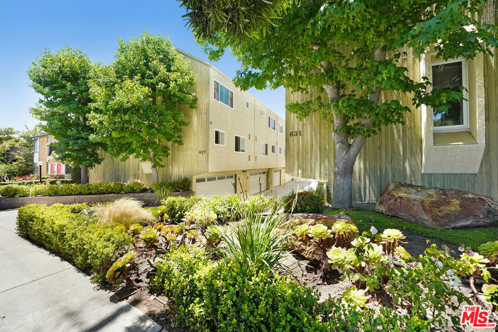 631 Strand Street #4