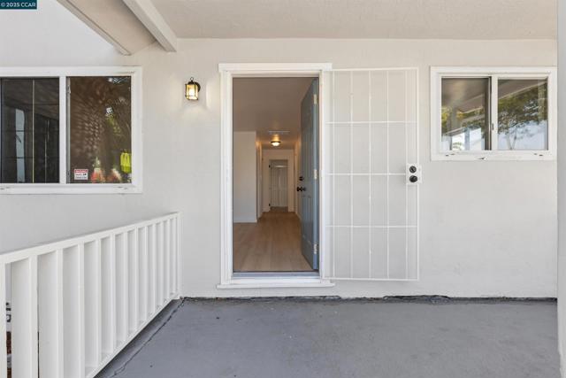 517 W 6th Street, Antioch CA: https://media.crmls.org/mediaz/9d50aa2d-de2b-4b9d-a7ab-b94e9b7434c5.jpg