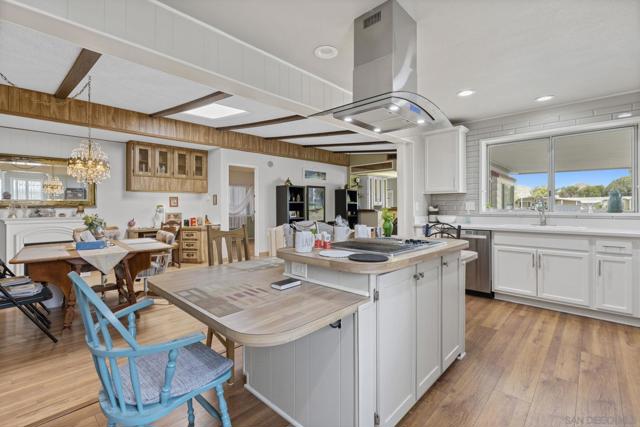 5001 W Florida Avenue, Hemet CA: https://media.crmls.org/mediaz/9d50c26b-5636-47d9-b8f6-19095c1d2c36.jpg