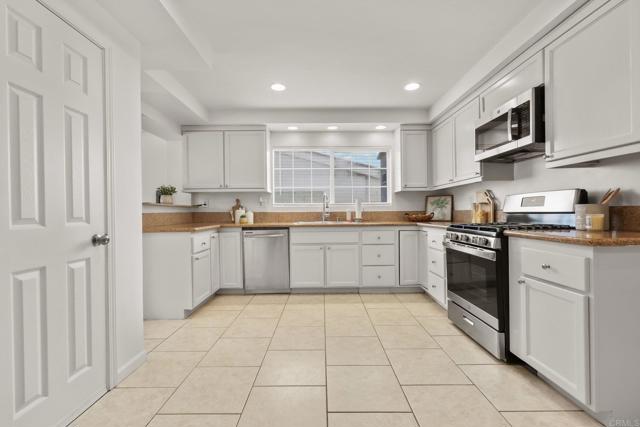 Detail Gallery Image 11 of 39 For 6865 Airoso Ave, San Diego,  CA 92120 - 3 Beds | 2 Baths