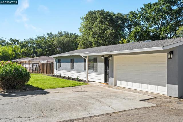 3225 Cowell Rd, Concord CA: https://media.crmls.org/mediaz/9d5190cc-edd2-405b-b195-9961050c71e9.jpg