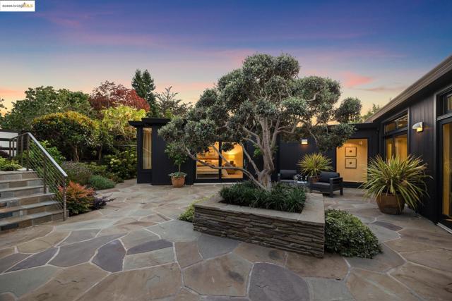 7 Requa Place, Piedmont CA: https://media.crmls.org/mediaz/9d51a672-ddbd-41f9-8a3a-6c5e19f302f4.jpg