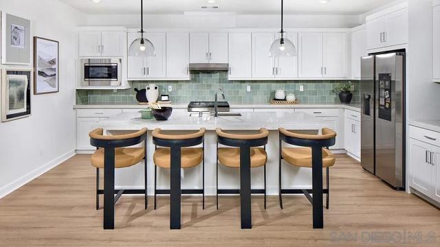 125 Mellano Way, Oceanside CA: https://media.crmls.org/mediaz/9d51b813-84a0-4606-a216-f97b38278822.jpg