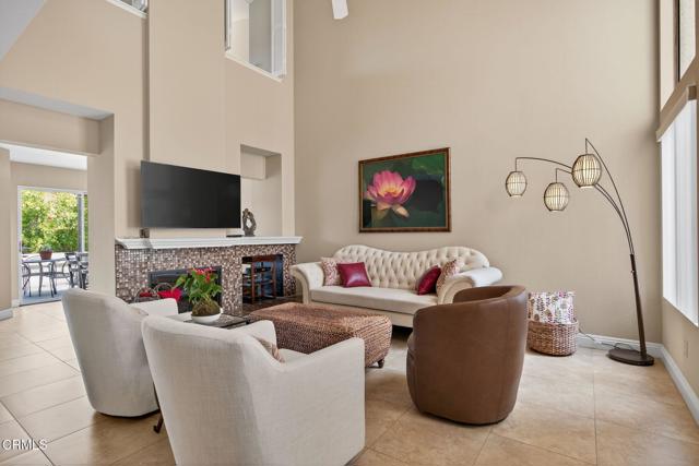 Detail Gallery Image 2 of 43 For 1216 Mission Verde Dr. Dr, Camarillo,  CA 93012 - 2 Beds | 2/1 Baths