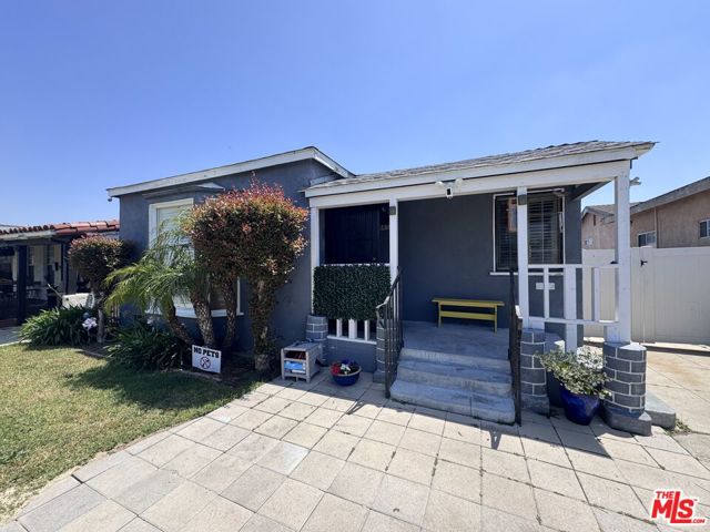 8850 S Wilton Place, Los Angeles CA: https://media.crmls.org/mediaz/9d5315c6-ec1d-46e0-a162-0a3d278cba9c.jpg