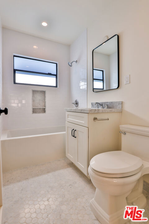 22227 PACIFIC COAST Highway, Malibu CA: https://media.crmls.org/mediaz/9d53eaa2-8cca-4d66-9942-f6b44d3f7028.jpg