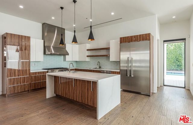 458 S Sycamore Avenue, Los Angeles CA: https://media.crmls.org/mediaz/9d55555c-4400-4fc0-89fc-0cdb1a963400.jpg