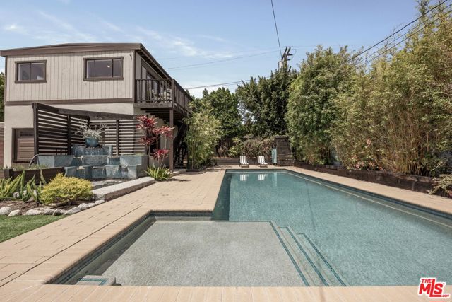 571 N Cahuenga Boulevard, Los Angeles CA: https://media.crmls.org/mediaz/9d55a2b4-6a96-4dec-a1ff-3f376de124f5.jpg