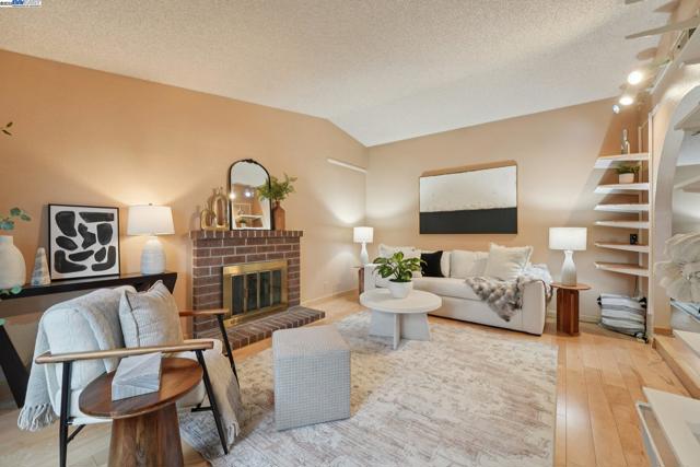 4942 Rocklin Dr, Union City CA: https://media.crmls.org/mediaz/9d563501-1284-4418-ba95-5b50fd136d00.jpg