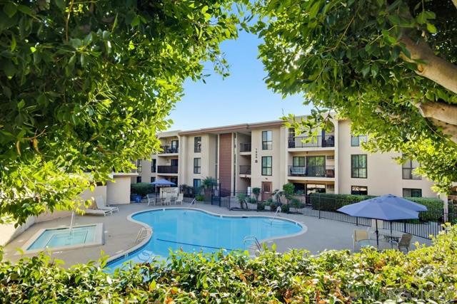 7858 Cowles Mountain Ct, San Diego CA: https://media.crmls.org/mediaz/9d563b66-026a-444c-8551-054d49cdeaba.jpg