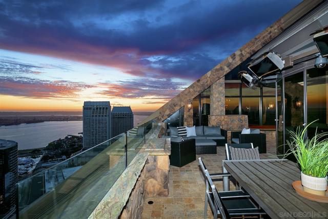 100 Harbor Dr, San Diego CA: https://media.crmls.org/mediaz/9d56f2c8-c6e1-4516-84ca-0f46980df8de.jpg