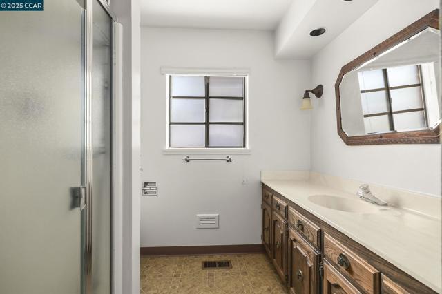 801 Laurel Ct, Rodeo CA: https://media.crmls.org/mediaz/9d5725ab-f545-47b0-aeda-a50a6ce738ae.jpg