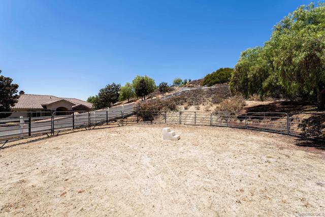 9844 Lorraine Ridge Trail, El Cajon CA: https://media.crmls.org/mediaz/9d574896-27f5-444f-8592-d83b7b050ea5.jpg