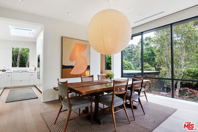 431 W Rustic Road, Santa Monica CA: https://media.crmls.org/mediaz/9d58a380-e717-4df7-b5bc-62626bf2232c.jpg