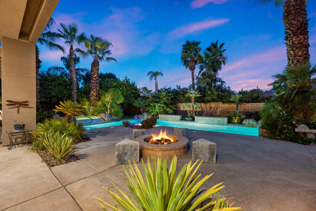 12 Boulder Lane, Rancho Mirage CA: https://media.crmls.org/mediaz/9d595ddf-a581-4651-ab02-756b802187f3.jpg