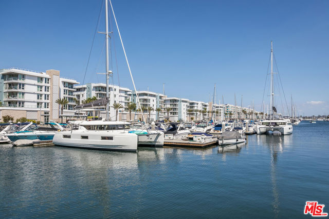 310 Tahiti Way, Marina del Rey CA: https://media.crmls.org/mediaz/9d598f55-95ec-4991-9ebc-fcd414c66c7a.jpg