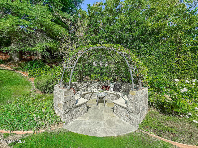 581 Lakeview Canyon Road, Westlake Village CA: https://media.crmls.org/mediaz/9d599c76-3f91-4283-a8bc-3bca2735dae4.jpg