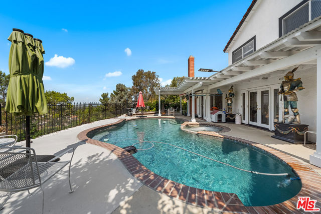 960 Calle Frondosa, San Dimas CA: https://media.crmls.org/mediaz/9d59db62-e6f8-460a-a5e4-9ae6548a084f.jpg
