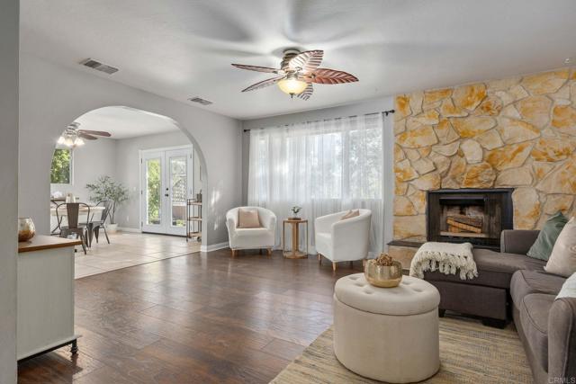 25119 Como Esta Court, Ramona CA: https://media.crmls.org/mediaz/9d5af56b-f706-4e9f-9790-02c29f248ec5.jpg