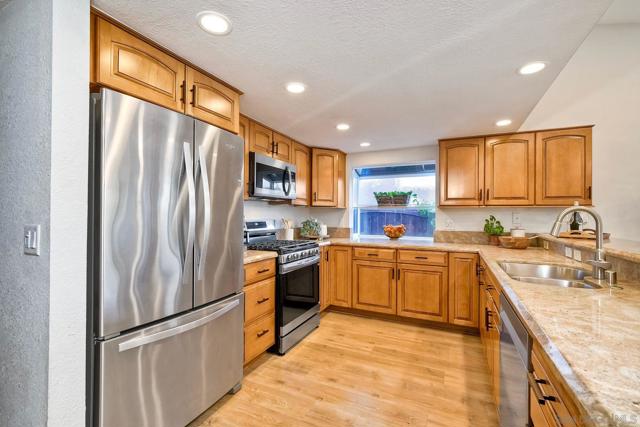 7219 Mimosa Dr, Carlsbad CA: https://media.crmls.org/mediaz/9d5b77c8-8d75-47ab-be11-767748a55066.jpg