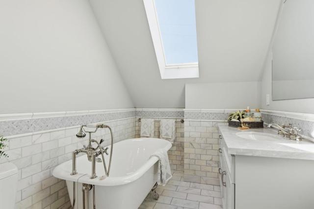 1085 Camino Ramon, San Jose CA: https://media.crmls.org/mediaz/9d5c369d-7475-4993-8414-d9e702db02a9.jpg