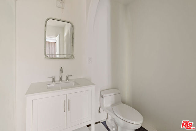 6856 Los Altos Place, Los Angeles CA: https://media.crmls.org/mediaz/9d5c4424-925f-428e-a9f8-a87b677f5d63.jpg