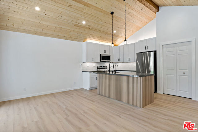 23906 1/2 Darbun Drive, Newhall CA: https://media.crmls.org/mediaz/9d5d5c20-da68-4247-b5cd-2486bcaf4f34.jpg