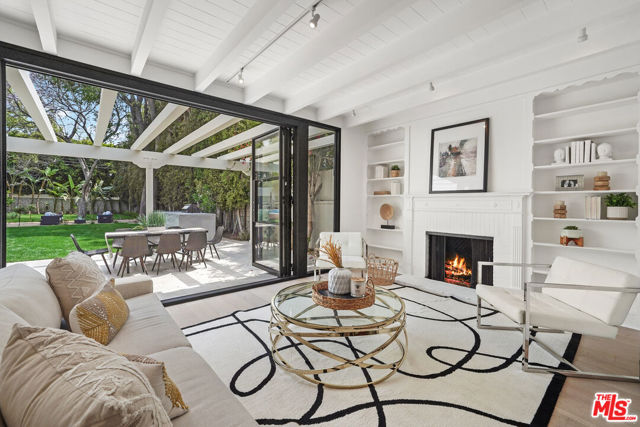 712 N RODEO Drive, Beverly Hills CA: https://media.crmls.org/mediaz/9d5db0b8-96ac-4927-a98b-14a1f24c5619.jpg