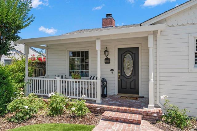 15570 Loma Vista Avenue, Los Gatos CA: https://media.crmls.org/mediaz/9d5db23b-86be-4e9b-8034-c54b46963734.jpg