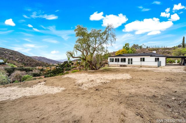 Image 5 of 59 For 13764 Jamul Dr