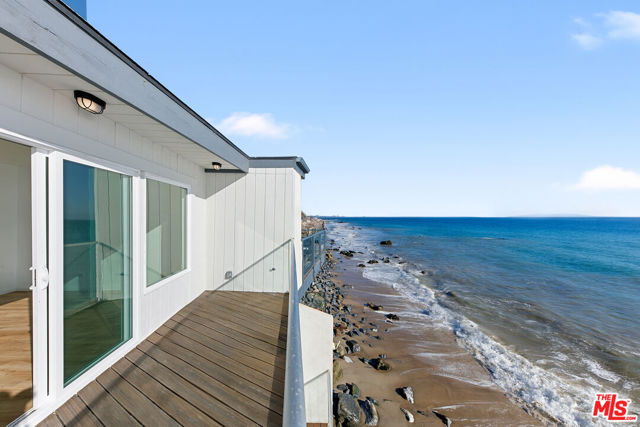 20438 Pacific Coast Highway, Malibu CA: https://media.crmls.org/mediaz/9d5f0b90-4215-4d2f-aef8-f2df952ed192.jpg